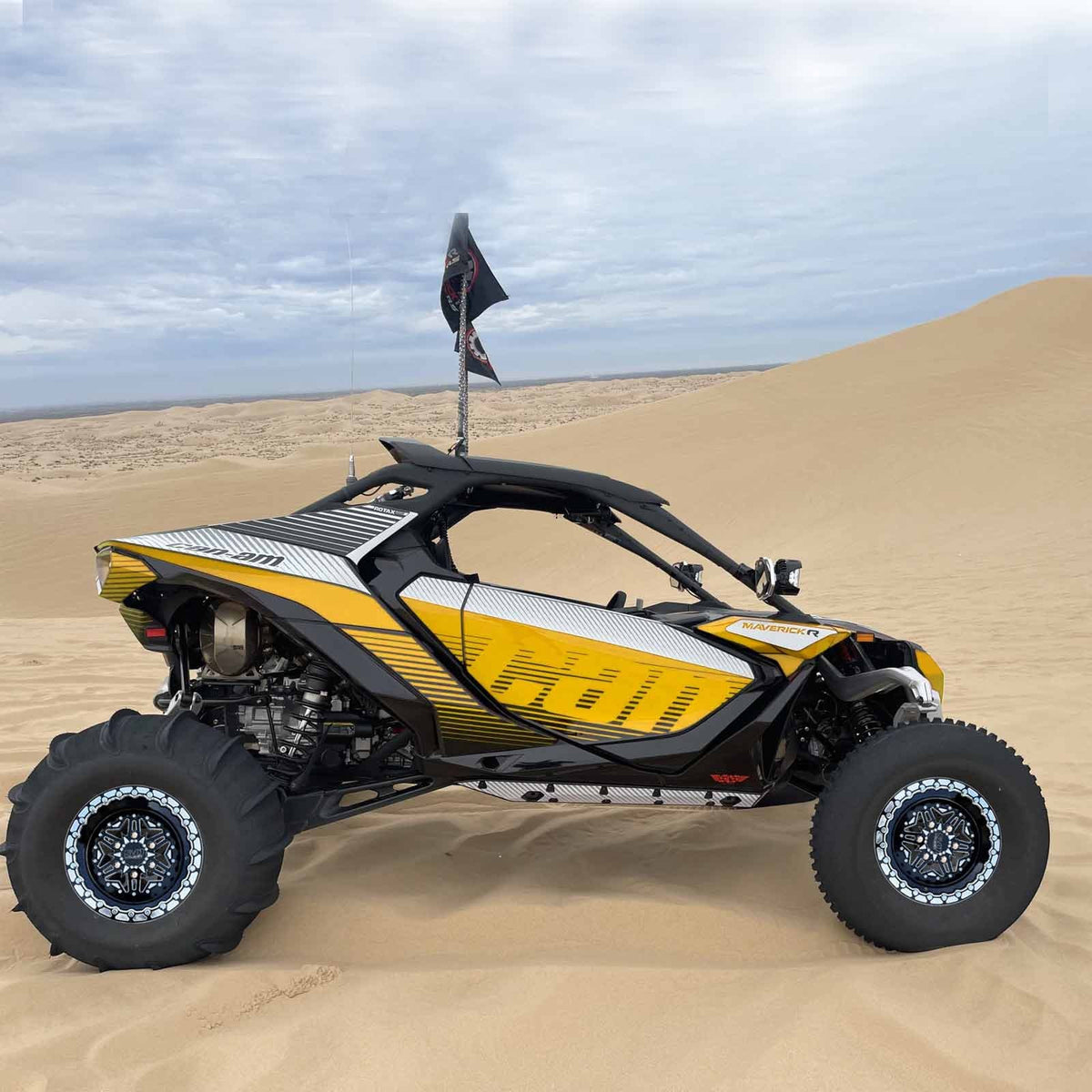 504 Maverick R Beadlock Wheels 6x139.7 | Can-Am Maverick R with black beadlock wheels installed – aggressive trail-ready look